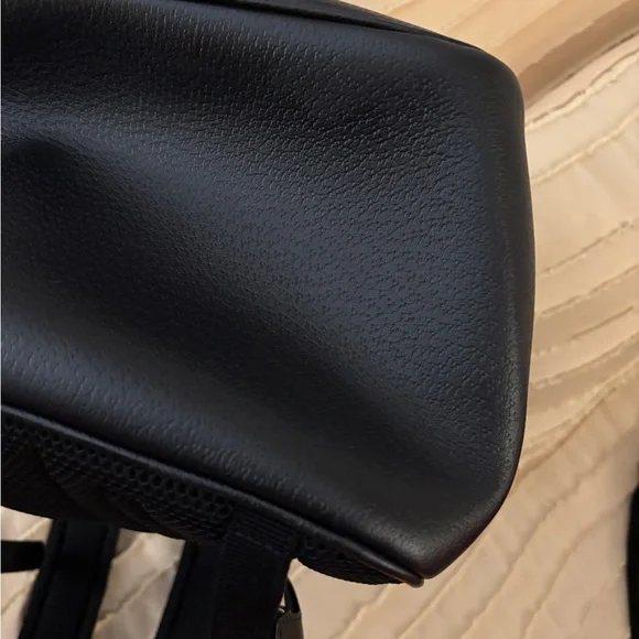 Gucci Black and Gold Tiger Motif Men's Backpack - Picture 4 of 15